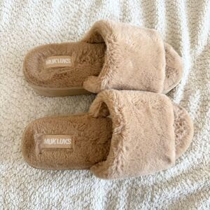 Muk Luks Tan Fuzzy Slippers Platform Size 5 - 6